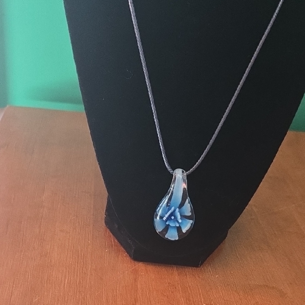Elegant Blue Glass Pendant Necklace